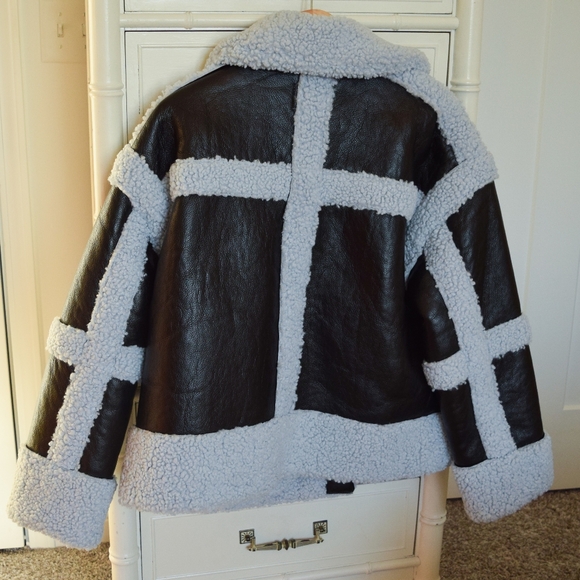 ASOS Design sherpa paneled jacket in black and blue - Picture 4 of 8